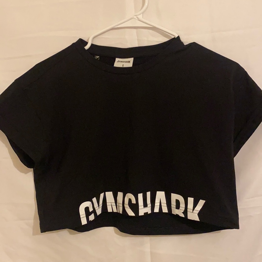 GYMSHARK— black crop top